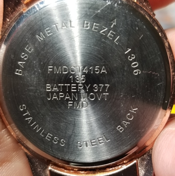 ROSE GOLD FASHION WATCH - LARGE FACE - Picture 5 of 9